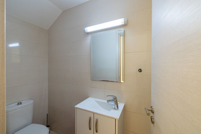 Image No.20-3 Bed House for sale