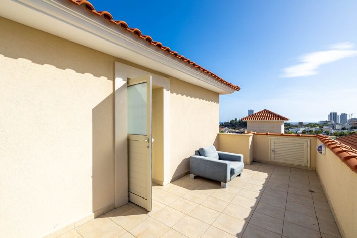 Image No.21-3 Bed House for sale