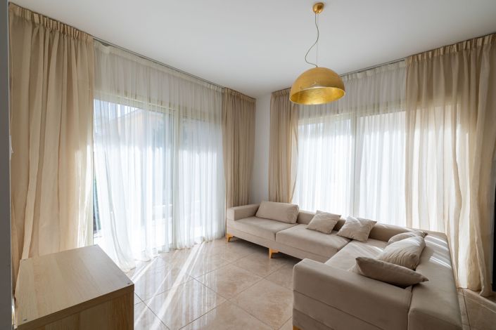 Image No.6-3 Bed House for sale