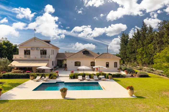 Image No.1-7 Bed Villa for sale