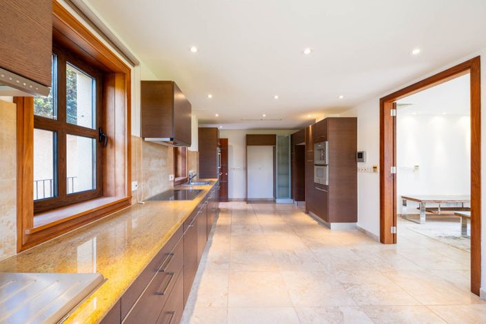 Image No.13-6 Bed Villa for sale