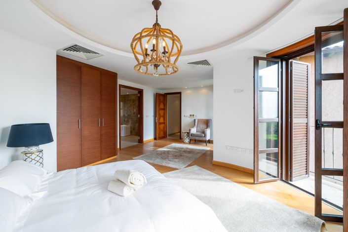 Image No.15-6 Bed Villa for sale