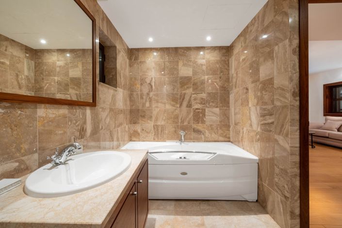 Image No.16-6 Bed Villa for sale