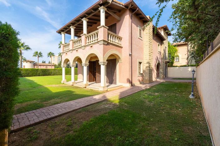 Image No.2-6 Bed Villa for sale