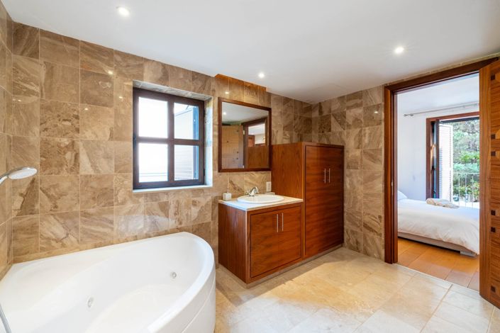 Image No.25-6 Bed Villa for sale