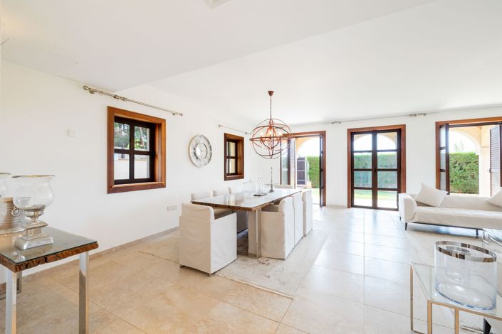 Image No.8-6 Bed Villa for sale