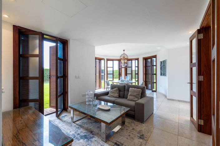 Image No.9-6 Bed Villa for sale