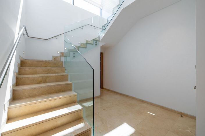 Image No.10-4 Bed House for sale