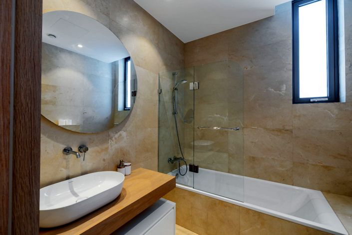 Image No.16-4 Bed House for sale