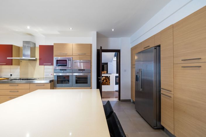 Image No.11-6 Bed House for sale