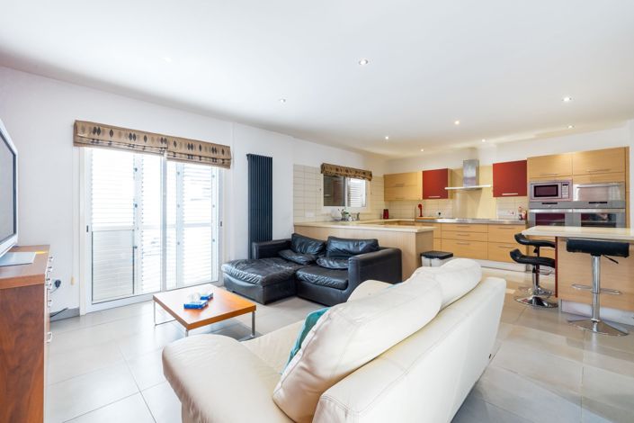 Image No.15-6 Bed House for sale