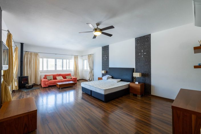 Image No.16-6 Bed House for sale