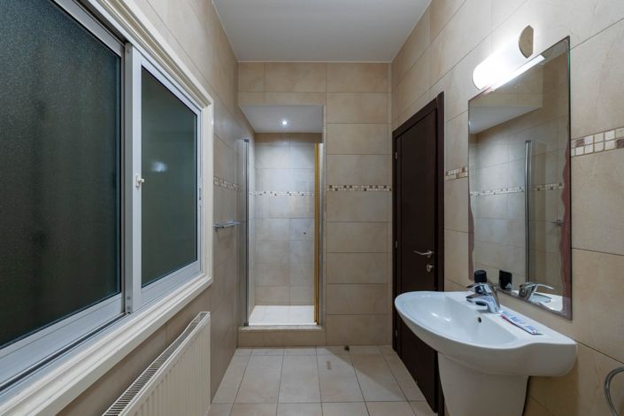 Image No.21-6 Bed House for sale