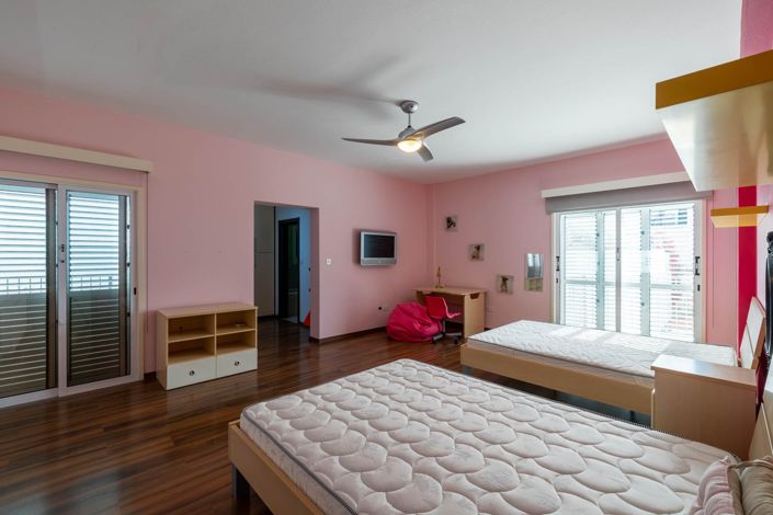 Image No.22-6 Bed House for sale