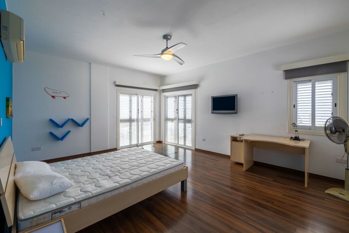 Image No.23-6 Bed House for sale