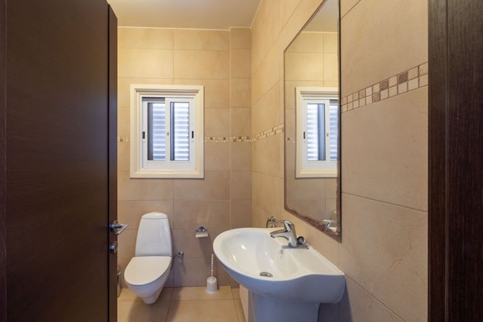 Image No.25-6 Bed House for sale