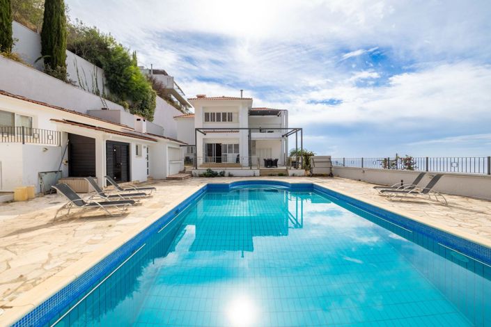 Image No.26-6 Bed House for sale