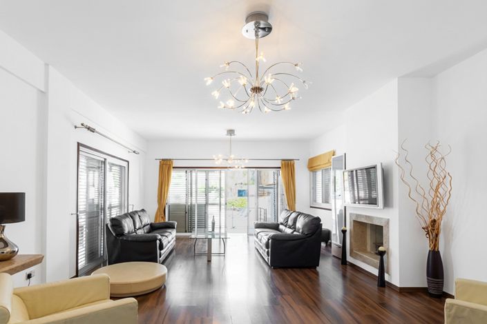 Image No.3-6 Bed House for sale