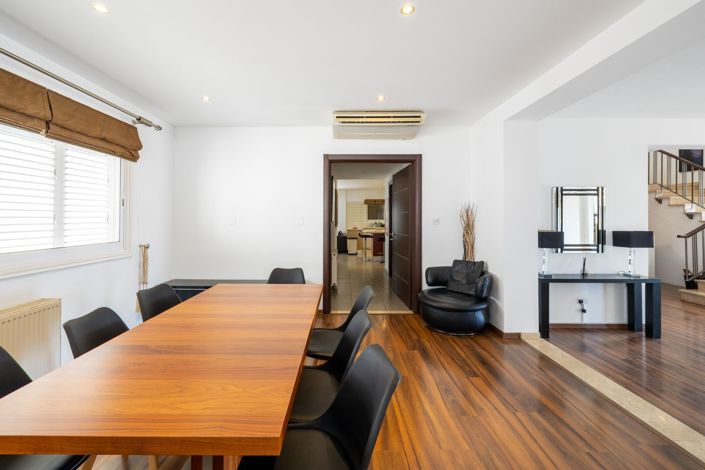 Image No.4-6 Bed House for sale