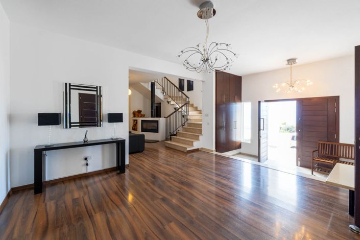 Image No.5-6 Bed House for sale