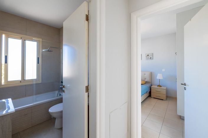 Image No.18-2 Bed Apartment for sale