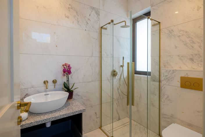 Image No.10-3 Bed House for sale