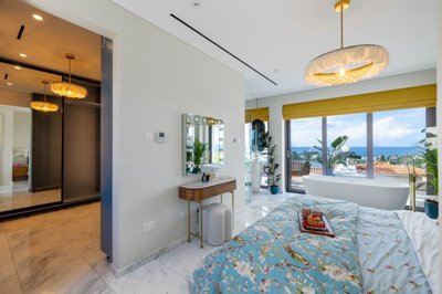 e5c2eb6c-f858-49de-b1f8-f27445a35747