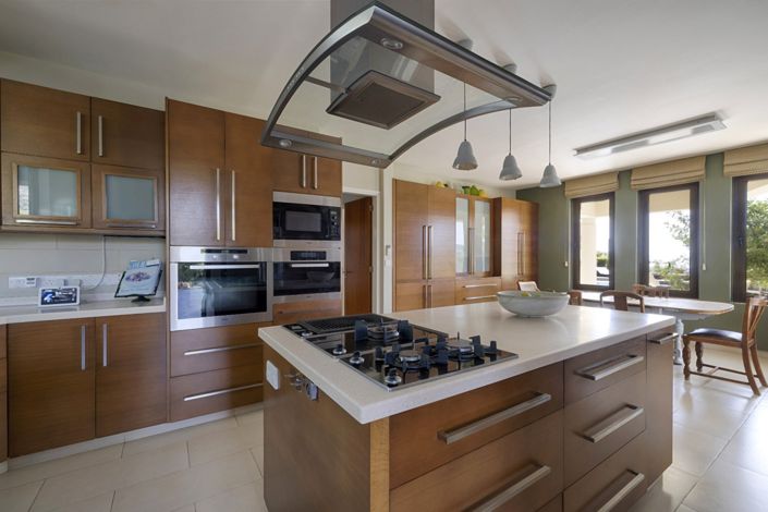 Image No.8-5 Bed House for sale