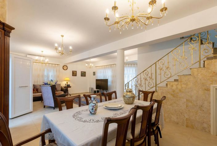 Image No.10-4 Bed House for sale