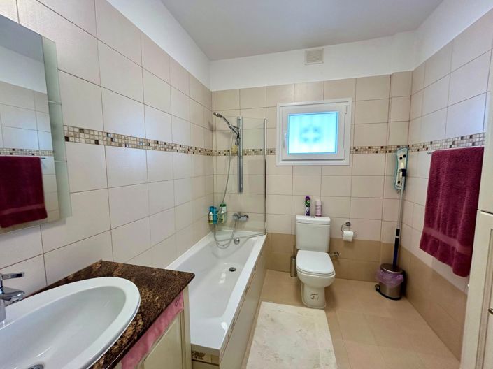 Image No.11-4 Bed House for sale