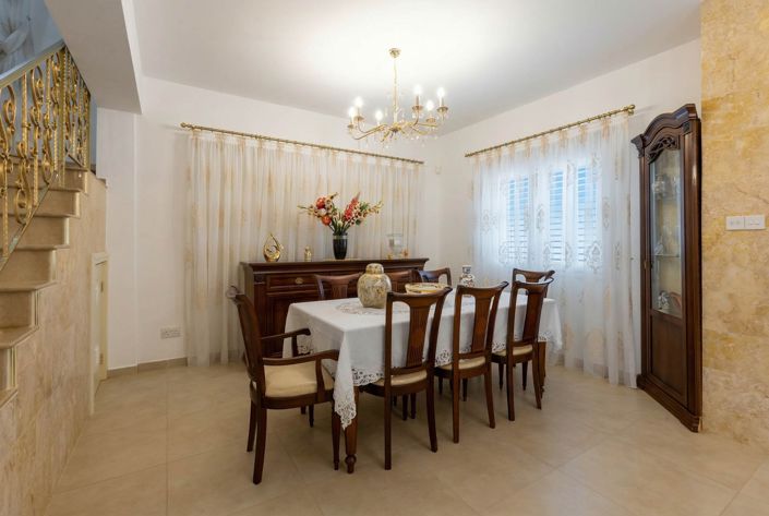 Image No.11-4 Bed House for sale