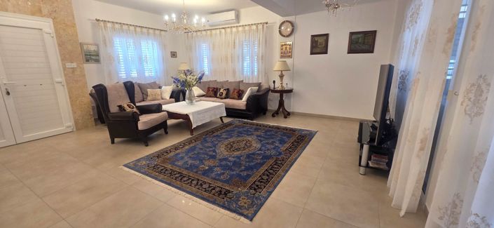 Image No.12-4 Bed House for sale