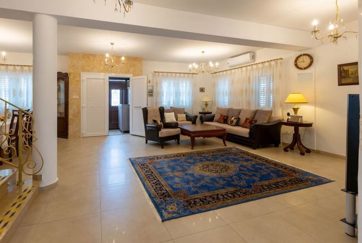 Image No.12-4 Bed House for sale