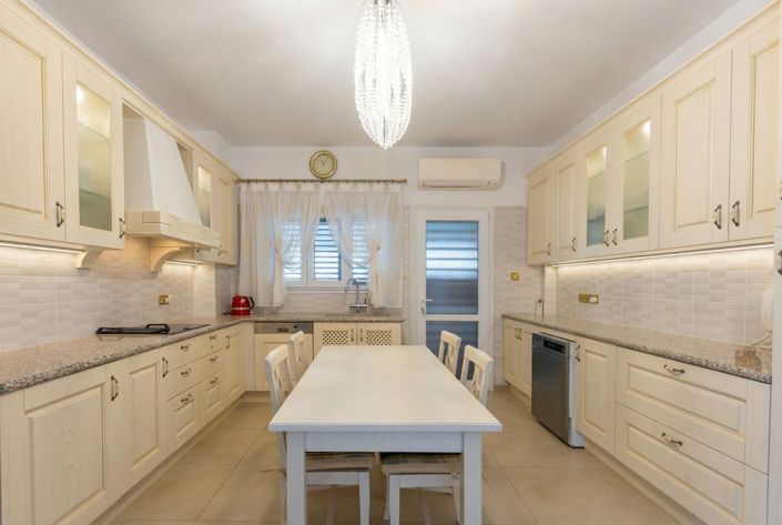 Image No.13-4 Bed House for sale