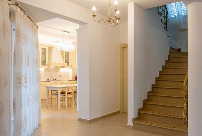 Image No.15-4 Bed House for sale