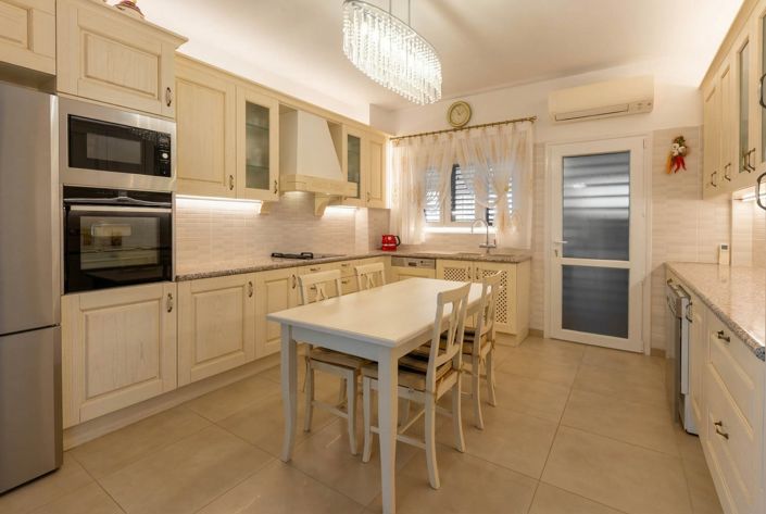 Image No.16-4 Bed House for sale