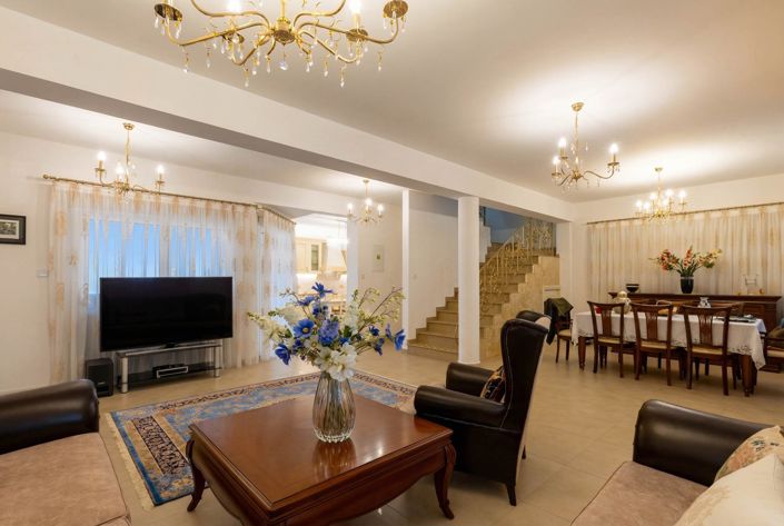 Image No.17-4 Bed House for sale