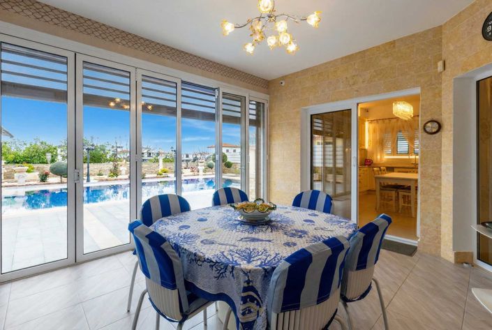 Image No.20-4 Bed House for sale