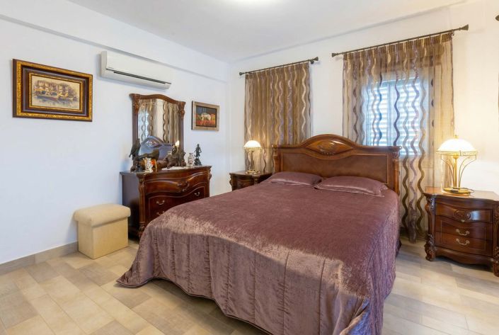 Image No.22-4 Bed House for sale