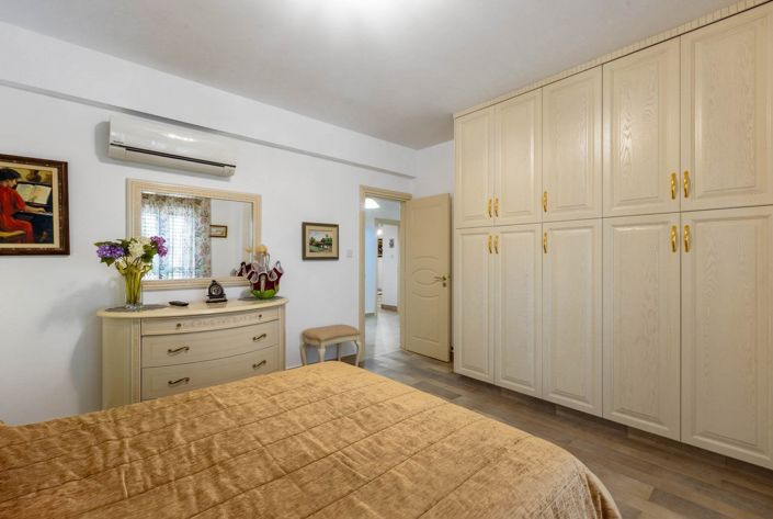 Image No.25-4 Bed House for sale