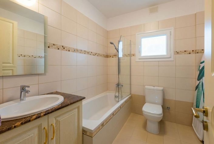 Image No.26-4 Bed House for sale