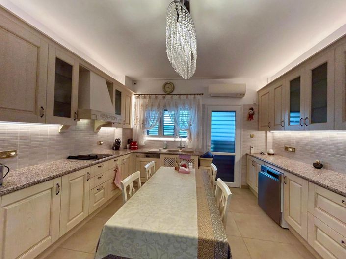 Image No.4-4 Bed House for sale