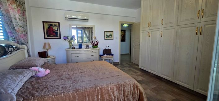 Image No.9-4 Bed House for sale