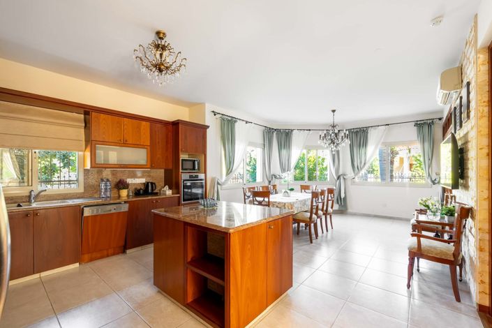 Image No.10-5 Bed House for sale