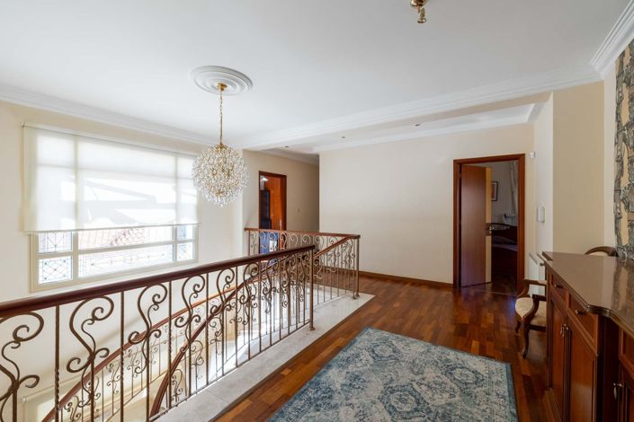 Image No.11-5 Bed House for sale