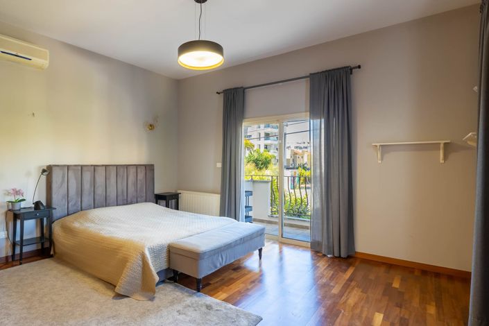 Image No.15-5 Bed House for sale