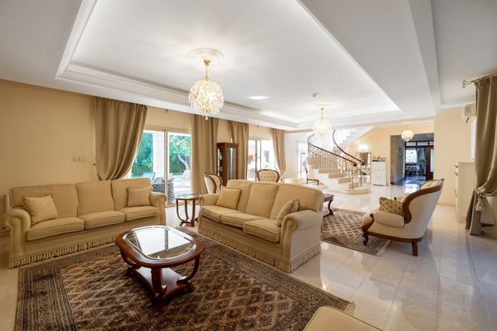 Image No.3-5 Bed House for sale