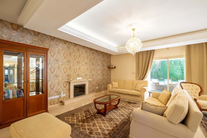 Image No.6-5 Bed House for sale