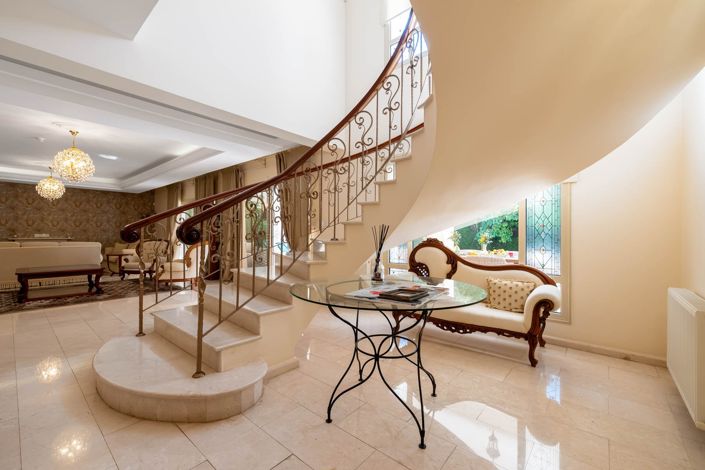 Image No.7-5 Bed House for sale