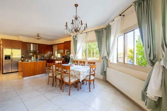 Image No.9-5 Bed House for sale